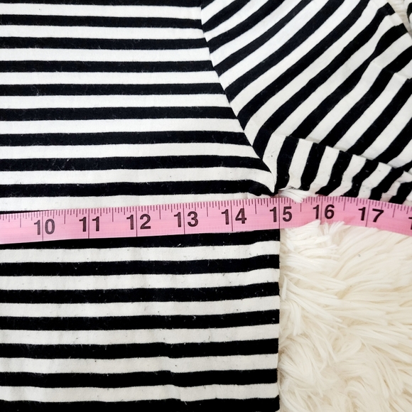 Black and White Striped Jersey Knit Turtleneck Top size M - Picture 3 of 10